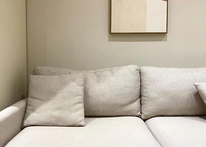 Modern For 2 ,calm, Balcony&walkable Area ティラナ