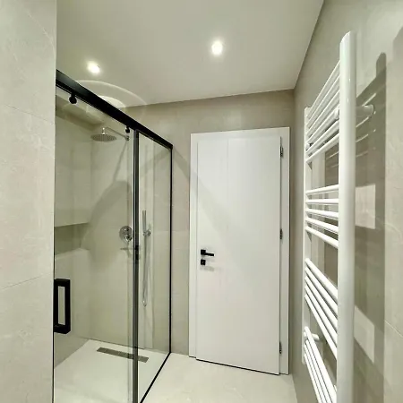 Modern For 2 ,calm, Balcony&walkable Area Apartment *