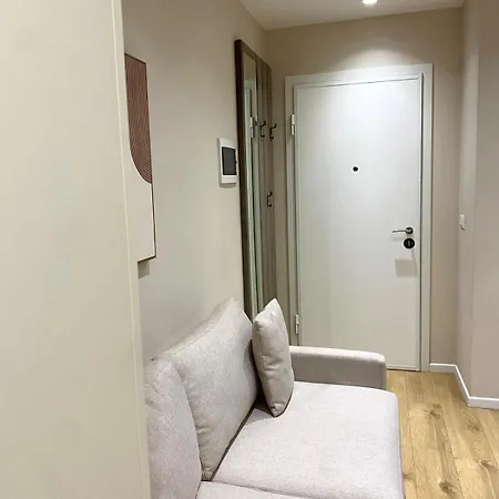 Modern For 2 ,calm, Balcony&walkable Area Apartment